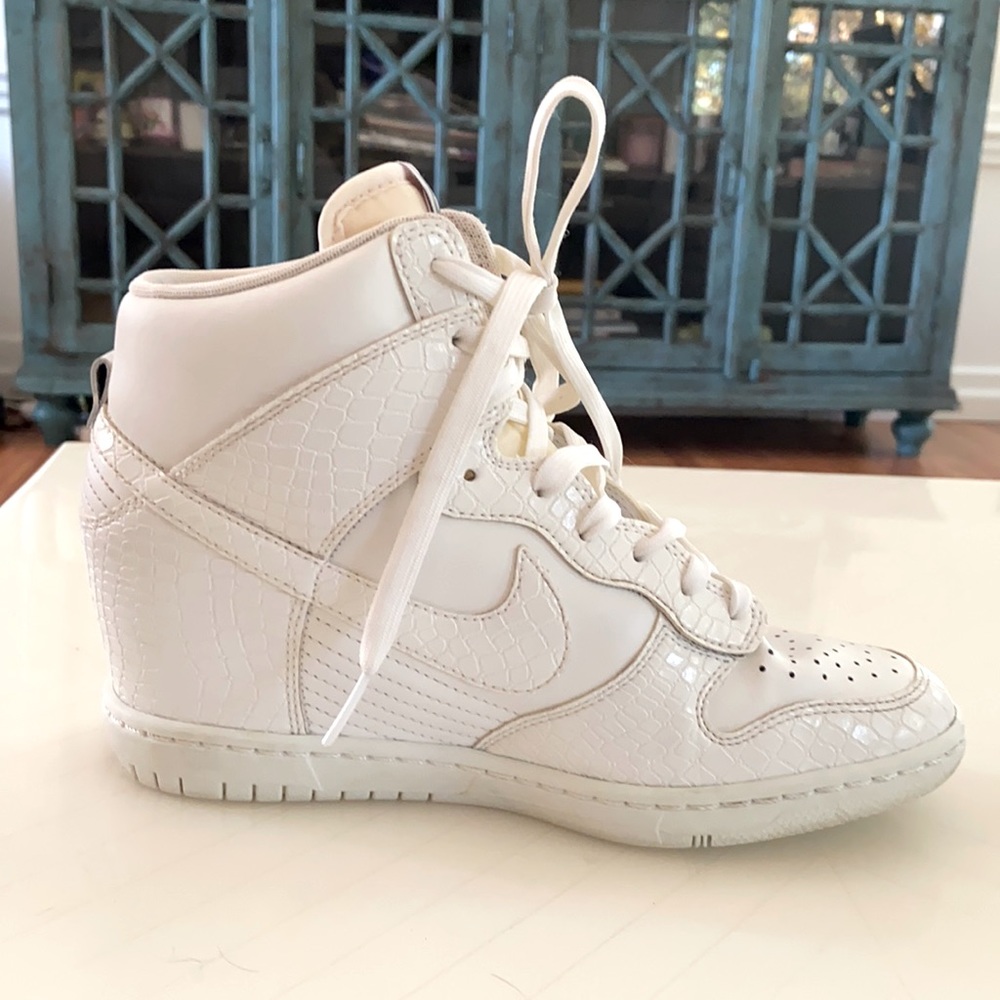 Nike dunks sky hi white gator print